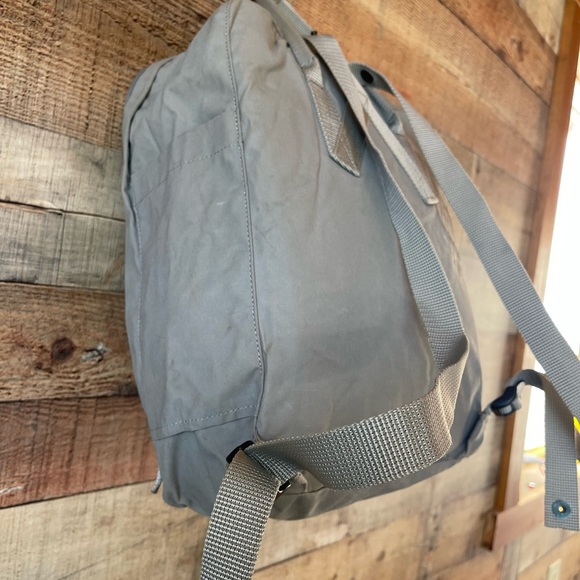 Fjallraven Kanken Backpack | Light Gray - Picture 4 of 6
